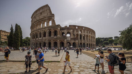 Police identify man who vandalized Colosseum