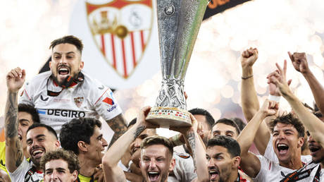 Europa League winners put entire squad up for sale – media