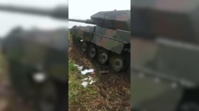 Russian soldiers seize American Bradleys and German Leopard (VIDEO)