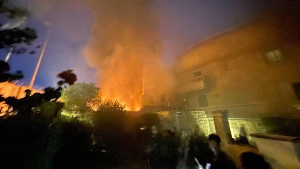 https://www.rt.com/information/579996-iraq-sweden-embassy-koran/Swedish embassy torched forward of latest Koran burning stunt