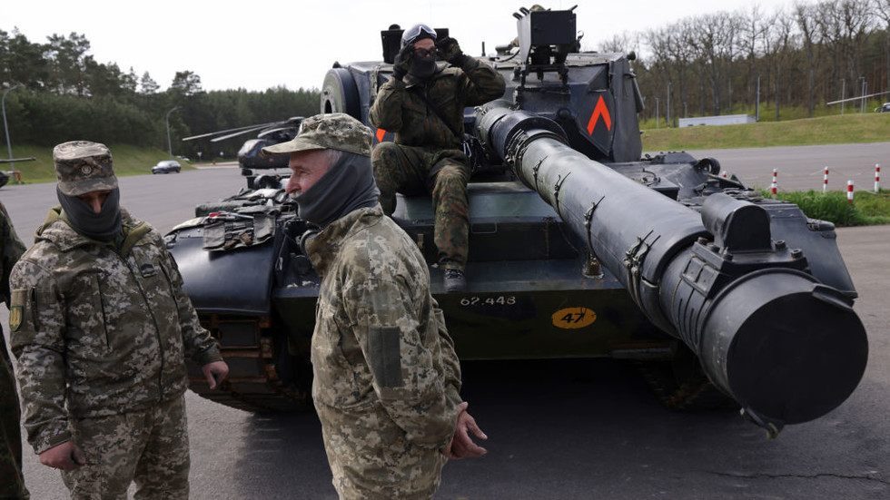 https://www.rt.com/information/580231-ukraine-tanks-russian-oil/Ukrainian tanks fueled by Russian oil – German media
