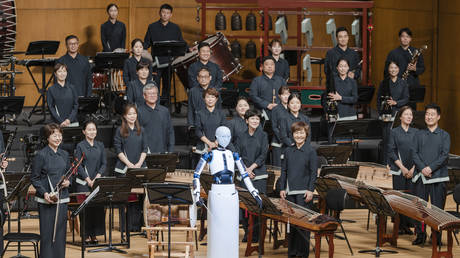 Robot conducts orchestra