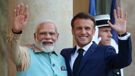 Indian Prime Minister Narendra Modi and French President Emmanuel Macron and at dinner at the Elysee Palace in Paris on July 13, 2023. © Twitter/narendramodi