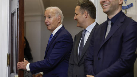 ‘I am the AI’ – Biden