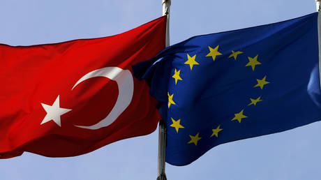 The Türkiye and EU flag is seen in Istanbul, 8 October 2005