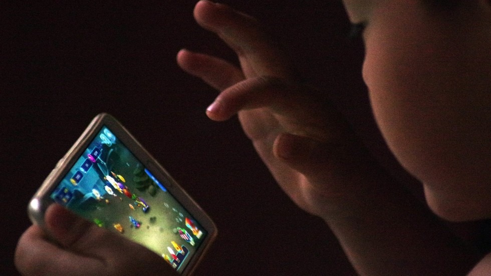 https://www.rt.com/information/580760-china-limit-smartphone-use/China proposes to restrict kids’s tech use