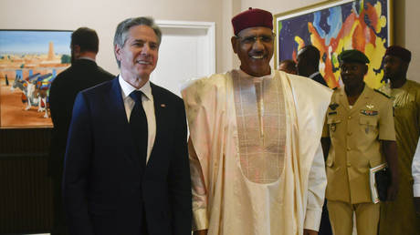 FILE PHOTO: US Secretary of State Antony Blinken poses for a photo with Nigerien President Mohamed Bazoum during their meeting at the presidential palace in Niamey, Niger, March 16, 2023