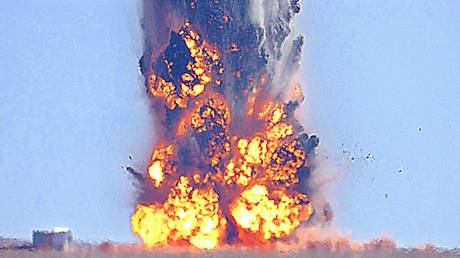 27 tons of explosives are detonated at the Woomera testing range in South Australia, September 20, 2002