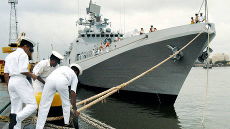 FILE PHOTO: Indian Navy Personel secure the mooring ropes of INS Trishul, a Second Talwar Class Stealth Frigate,as she comes alongside the docks at the Naval Dockyard in Bombay.