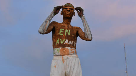 A supporter of Niger's National Council for the Safeguard of the Homeland (CNSP) demonstrates in Niamey on August 10, 2023