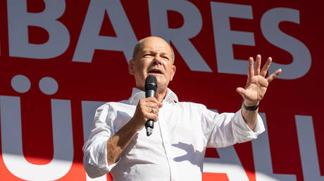 ‘Fallen angels from hell’ – Scholz on critics of his Ukraine policies