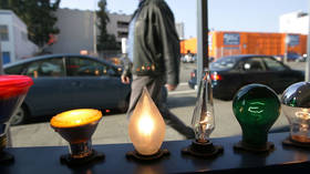 US bans incandescent light bulbs