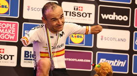 Armless cyclist wins bizarre prize