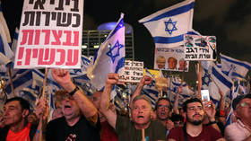 Thousands protest outside Netanyahu’s home in Israel (VIDEOS)