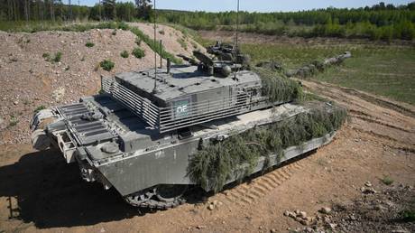 A Challenger 2 tank of the British army taking part in the NATO Spring Storm exercises in Estonia.