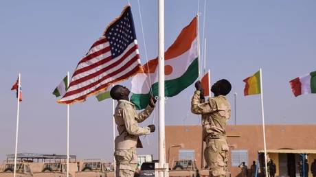 File photo: Soldiers raise Nigerien and US flags during at the military base in Agadez, Niger, April 11, 2018.