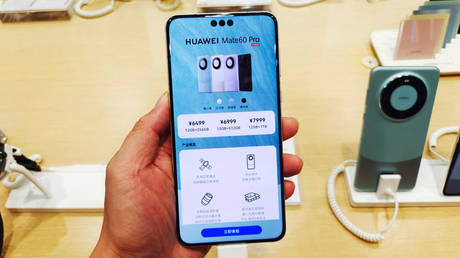 Customers experience the newly released Huawei Mate 60 Pro flagship phone at Huawei's flagship store in Shanghai, China, September 5, 2023.