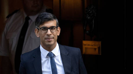 Britain's Prime Minister, Rishi Sunak, leaves 10, Downing Street to attend Prime Minster's Questions at the House of Commons on February 1, 2023 in London, England