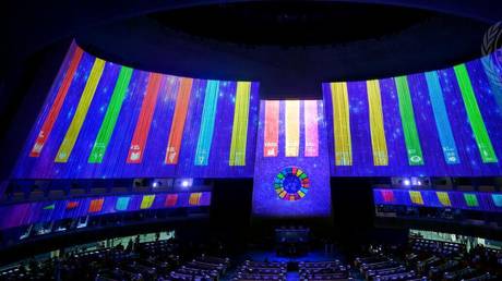 Эрдоган сравнил украшения ООН с «цветами ЛГБТ»
