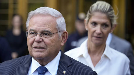 Bob Menendez and his wife, Nadine Menendez, leave federal court in New York City, September 27, 2023