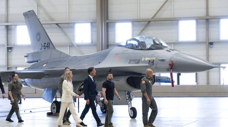 Ukrainian President Vladimir Zelensky and Dutch caretaker Prime Minister Mark Rutte look at F-16 fighter jets in Eindhoven, Netherlands, August 20, 2023