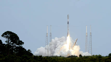 FILE PHOTO: A SpaceX Falcon 9 rocket with a batch of Starlink satellites lifts off from the Cape Canaveral Space Force Station in Cape Canaveral, Florida, April 21, 2022.