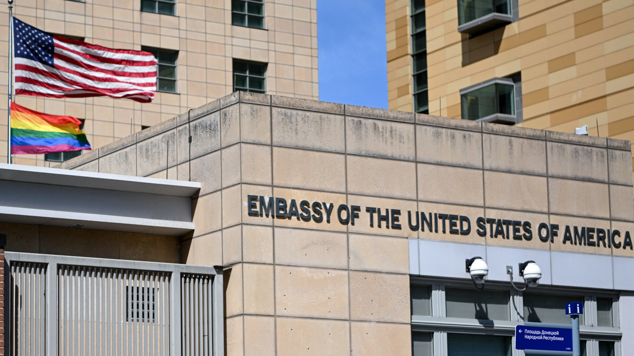 flags-us-ru - U.S. Embassy & Consulates in Russia