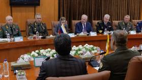 Russian defense minister visits Iran