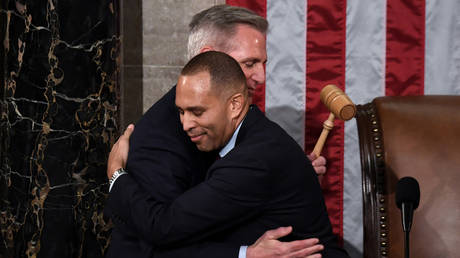 Minority Leader Hakeem Jeffries (R) hugs newly elected Speaker of the US House of Representatives Kevin McCarthy after he was elected on the 15th ballot at the US Capitol in Washington, DC, on January 7, 2023.