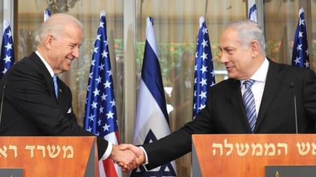Joe Biden shakes hands with Israeli Prime Minister Benjamin Netanyahu after making statements to the press on March 9, 2010 in Jerusalem, Israel