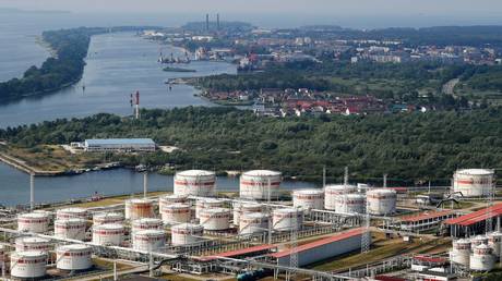 EU state to speed up import ban on Russian oil – media