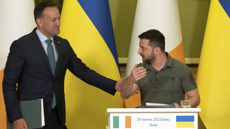 FILE PHOTO: Ireland's Prime Minister Leo Varadkar and Ukraine's President Vladimir Zelensky attend a joint news conference in Kiev, July 19, 2023