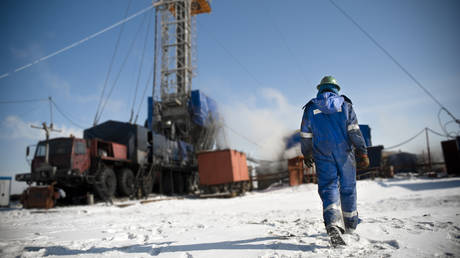 Russian oil industry resists crushing taxes – Kommersant