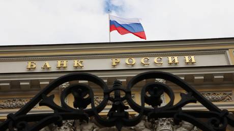 FILE PHOTO: The Russian flag on the building of the Central Bank of the Russian Federation on Moscow’s Neglinnaya Street.