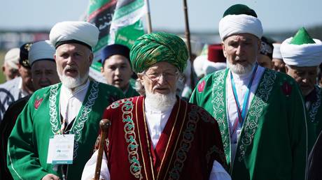 FILE PHOTO. Supreme mufti of Russia Talgat Tajuddin, center, Chair of the Central Spiritual Board of Russia's Muslims, attends the Izge Bolgar Zhyeny festival held as part of the 14th International Russia — Islamic World Economic Forum.