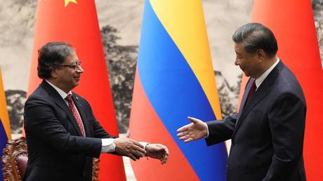 China's President Xi Jinping (R) shakes hands with Colombia's President Gustavo Petro in Beijing on October 25, 2023