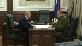 Putin visits military HQ in southern Russia