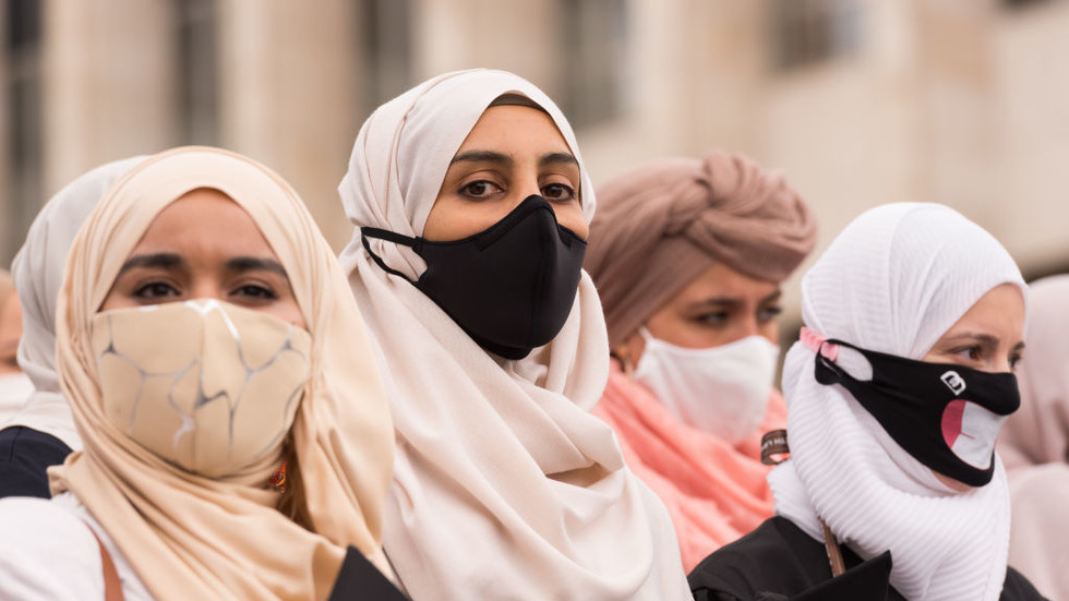 https://www.rt.com/information/588213-eu-court-headscarf-ban/EU courtroom approves scarf bans