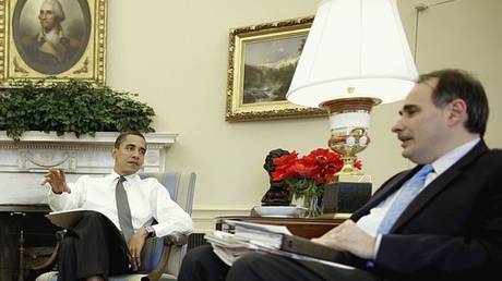 FILE PHOTO: David Axelrod (right) meets with then-President Barack Obama in the White House Oval Office in February 2009.