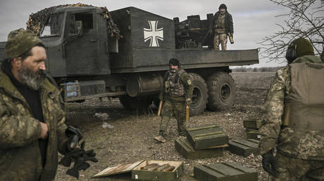 FILE PHOTO. Ukrainian troops work at their position near Bakhmut.