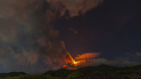 Europe’s biggest volcano erupts (PHOTOS, VIDEO)