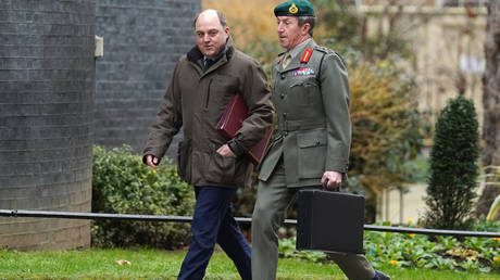 Defence Secretary Ben Wallace (left) and Vice Chief of the Defence Staff Major General Gwyn Jenkins arriving in Downing Street, London, for a Cabinet meeting. Picture date: Tuesday January 31, 2023