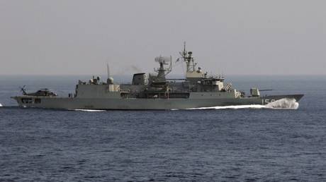 Chinese warship ‘injures’ Australian naval divers – defense minister — RT World News