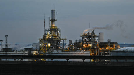 Der einzigen Raffinerie des EU-Staates droht die Schließung – Lukoil – RT Business News