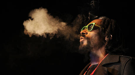 Snoop Dogg clarifies ‘giving up smoke’