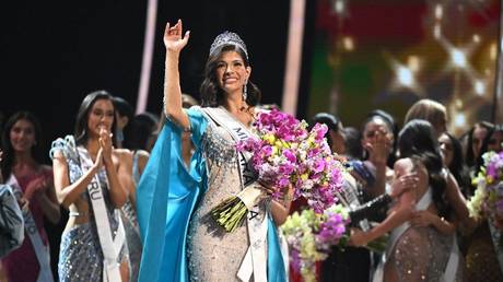 Sheynnis Palacios of Nicaragua waves after winning the Miss Universe pageant in San Salvador on November 18, 2023.