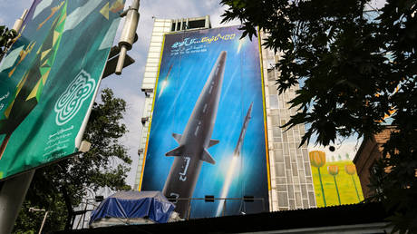 Иран представил свою новейшую гиперзвуковую ракету — RT World News