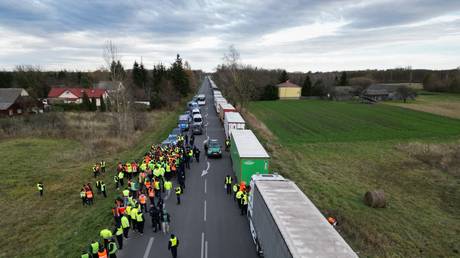 Demonstranten in einem EU-Staat blockieren Hilfe für Kiew – Ukrainischer Beamter – RT Russland und die ehemalige Sowjetunion