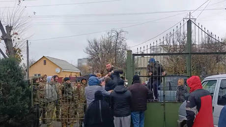 Украинские бандиты совершают набег на христианский монастырь – епархия — RT Россия и бывший СССР