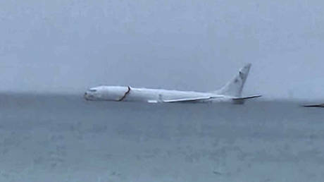 Американский самолет-разведчик разбился у побережья Гавайев — RT World News